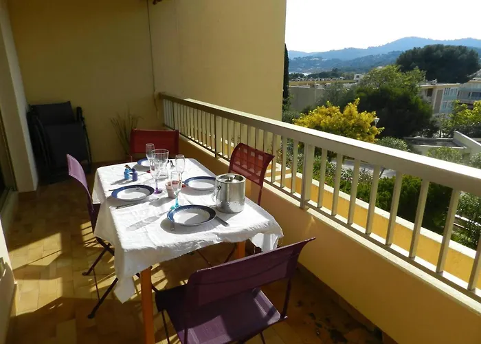 Avec Terrasse A Bormes-les-mimosas, Proche - Fr-1-251-921 *