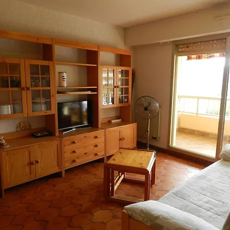 Avec Terrasse A Bormes-les-mimosas, Proche - Fr-1-251-921